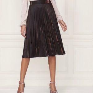 NWT. LC Lauren Conrad Runway Pleated Metallic Skirt Size XS